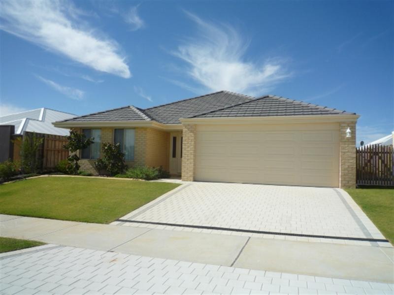 9 Redbank Drive, Ellenbrook WA 6069