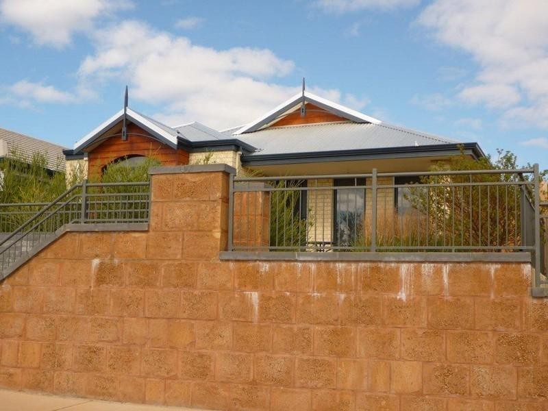 18 Brixton Crescent, Ellenbrook WA 6069