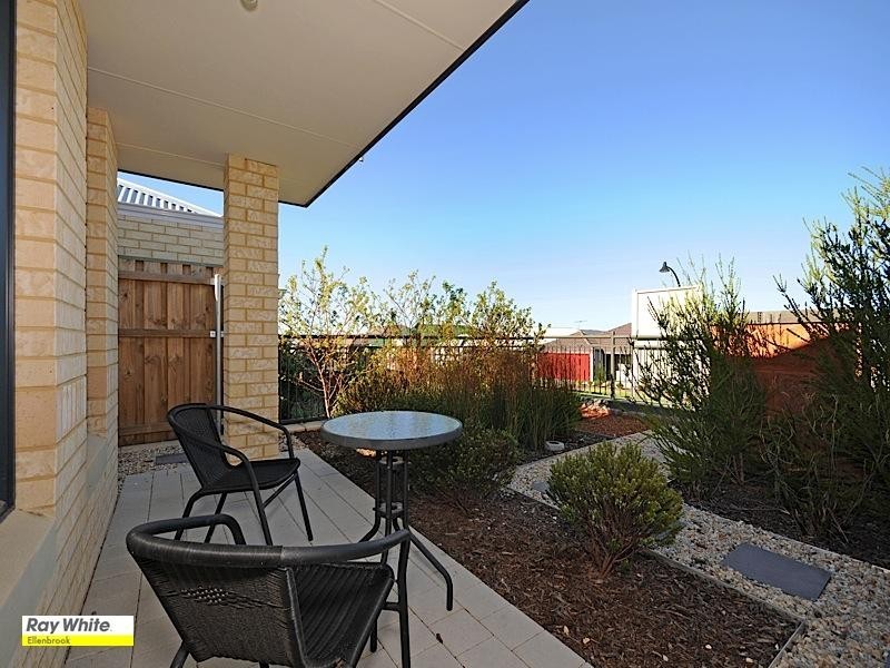 18 Brixton Crescent, Ellenbrook WA 6069
