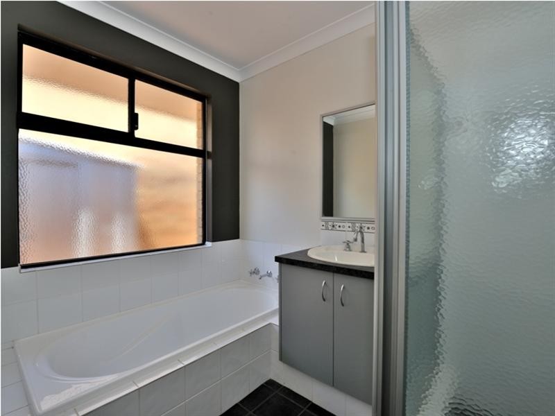 10 Coniston Drive, Ellenbrook WA 6069