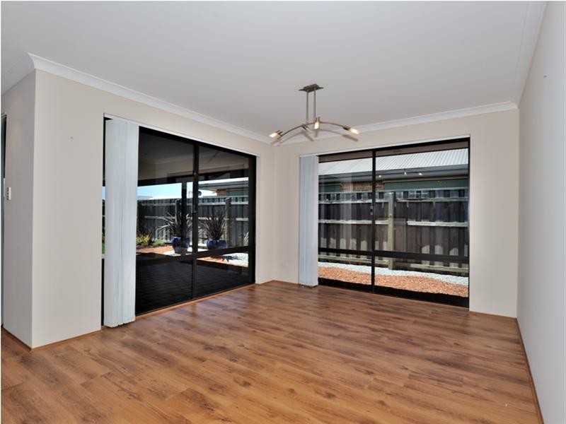 10 Coniston Drive, Ellenbrook WA 6069