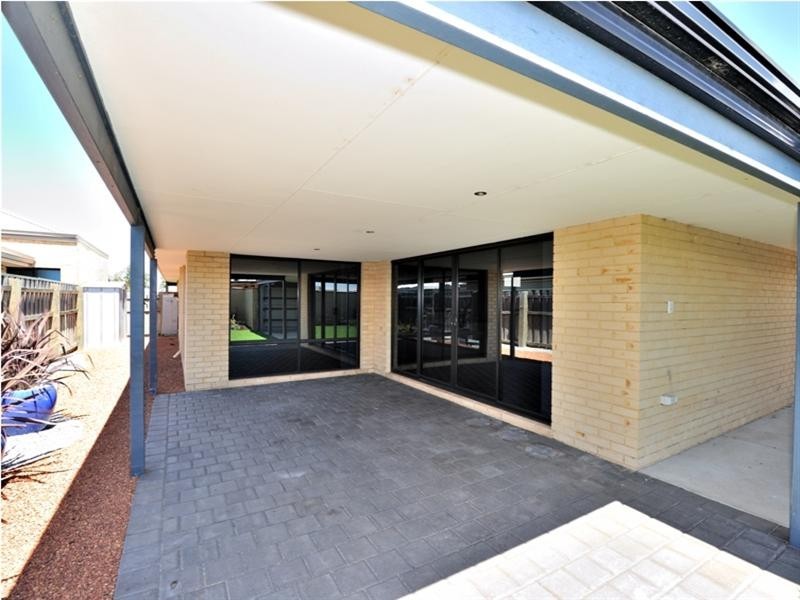 10 Coniston Drive, Ellenbrook WA 6069