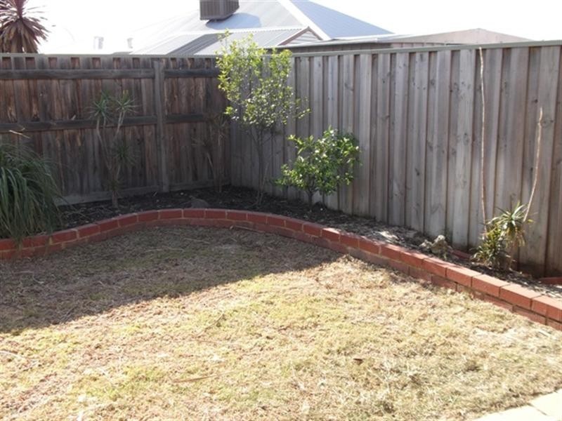 7 Bancombe Crescent, Ellenbrook WA 6069