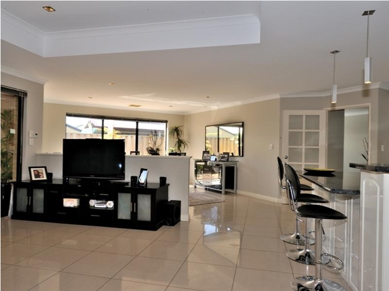 21 Thorold Avenue, Ellenbrook WA 6069