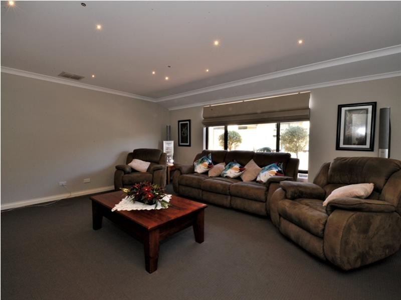 21 Thorold Avenue, Ellenbrook WA 6069