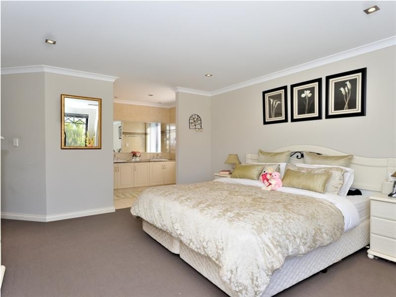 21 Thorold Avenue, Ellenbrook WA 6069