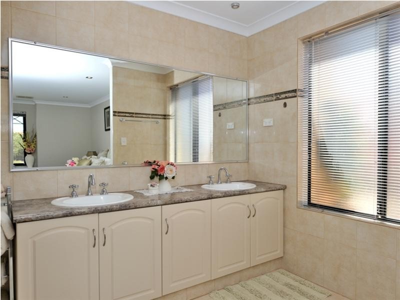 21 Thorold Avenue, Ellenbrook WA 6069