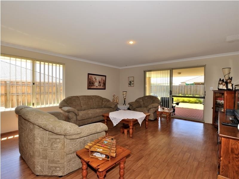 21 Evesham Drive, Ellenbrook WA 6069