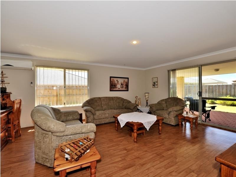 21 Evesham Drive, Ellenbrook WA 6069