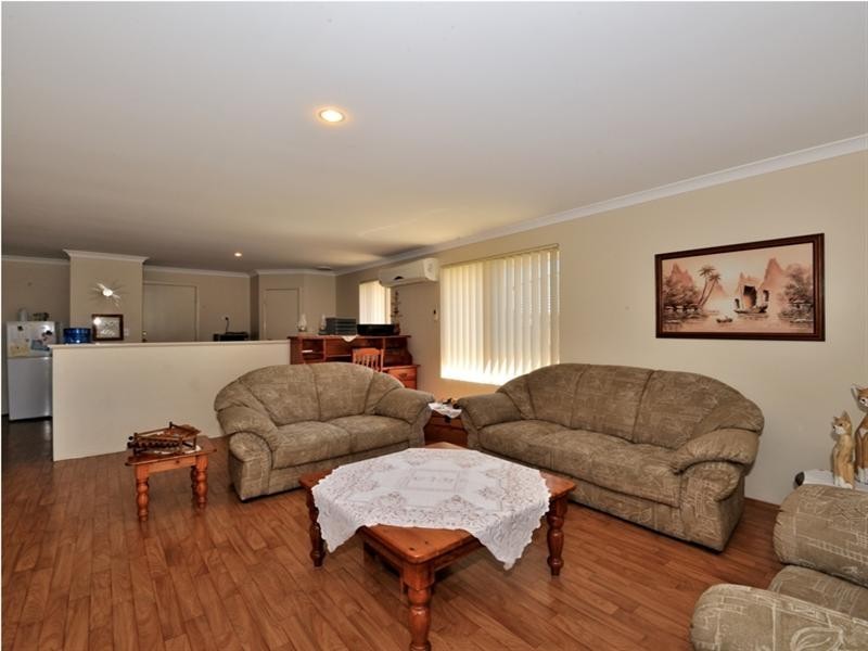 21 Evesham Drive, Ellenbrook WA 6069