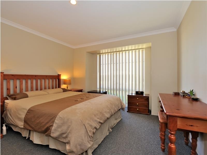 21 Evesham Drive, Ellenbrook WA 6069