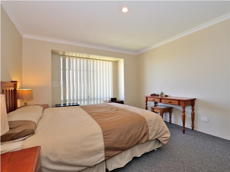 21 Evesham Drive, Ellenbrook WA 6069