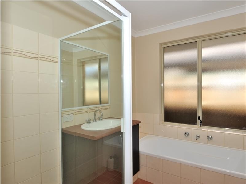 21 Evesham Drive, Ellenbrook WA 6069