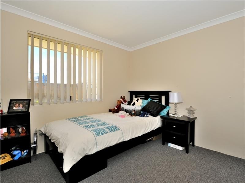 21 Evesham Drive, Ellenbrook WA 6069