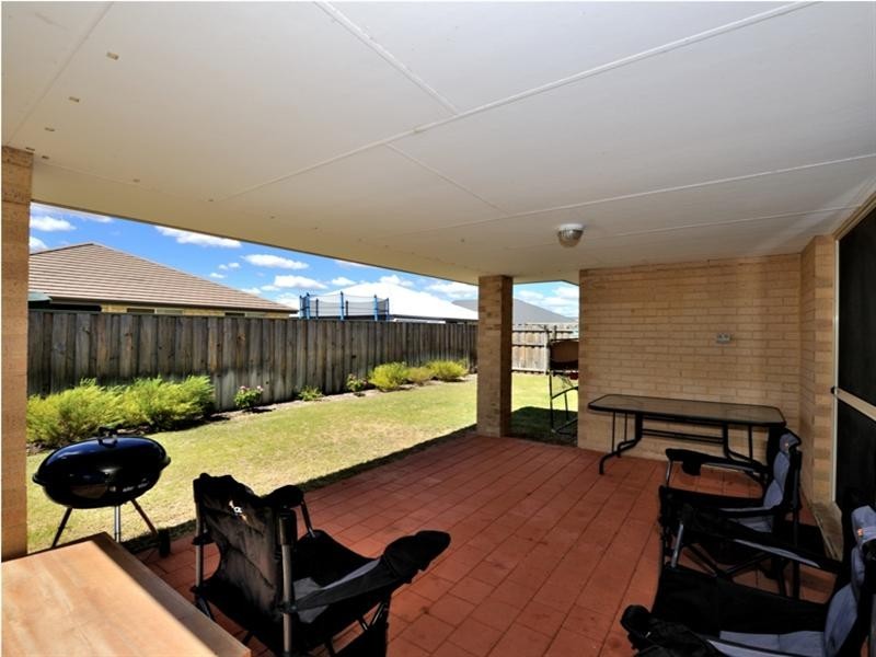 21 Evesham Drive, Ellenbrook WA 6069