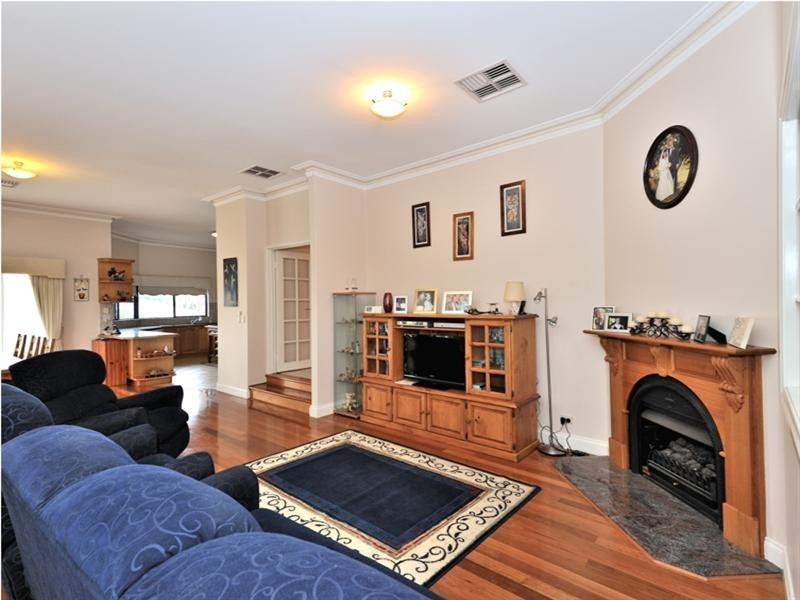 6 Pipit Court, Ellenbrook WA 6069