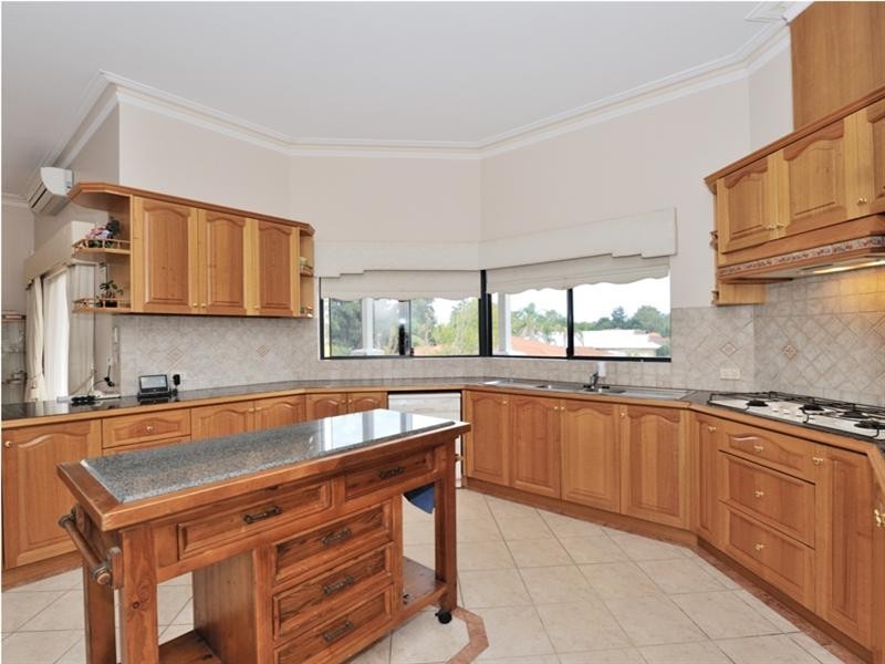 6 Pipit Court, Ellenbrook WA 6069