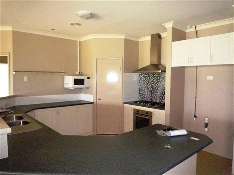 11 Travers Way, Aveley WA 6069