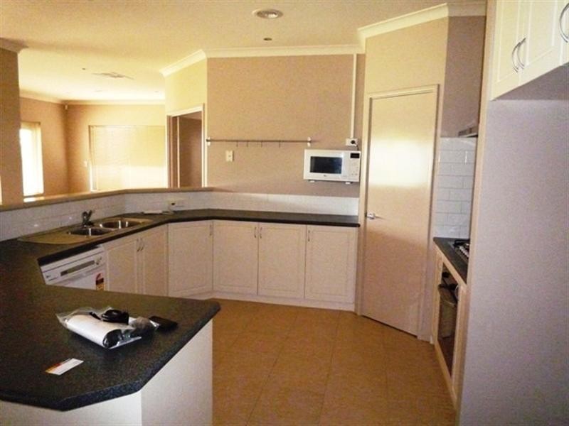 11 Travers Way, Aveley WA 6069