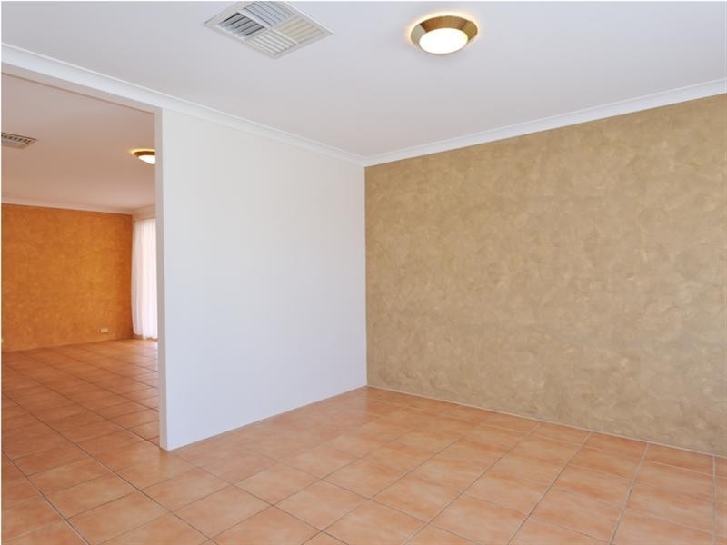 18 Vanda Retreat, Beechboro WA 6063