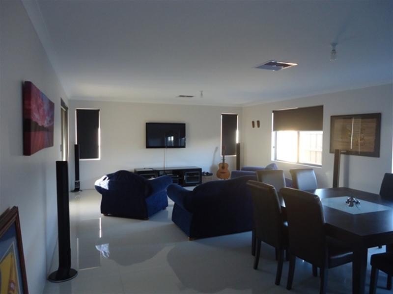 12 Solway Brace, Ellenbrook WA 6069