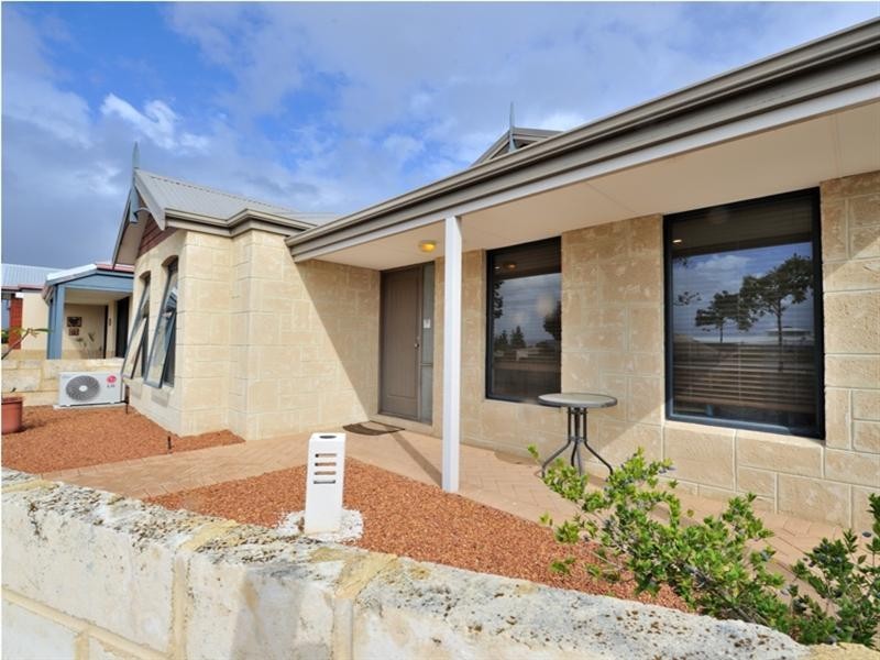 2/133 Coolamon Boulevard, Ellenbrook WA 6069