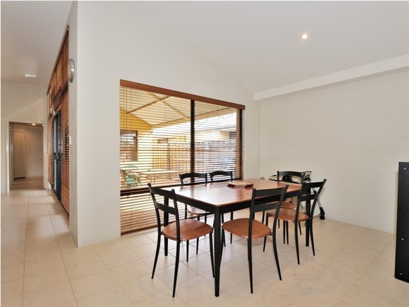 2/133 Coolamon Boulevard, Ellenbrook WA 6069