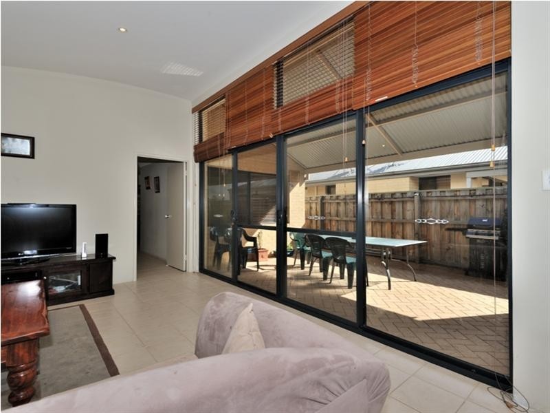 2/133 Coolamon Boulevard, Ellenbrook WA 6069