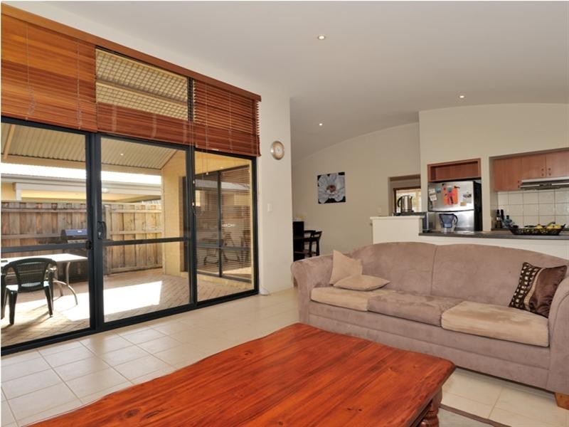 2/133 Coolamon Boulevard, Ellenbrook WA 6069