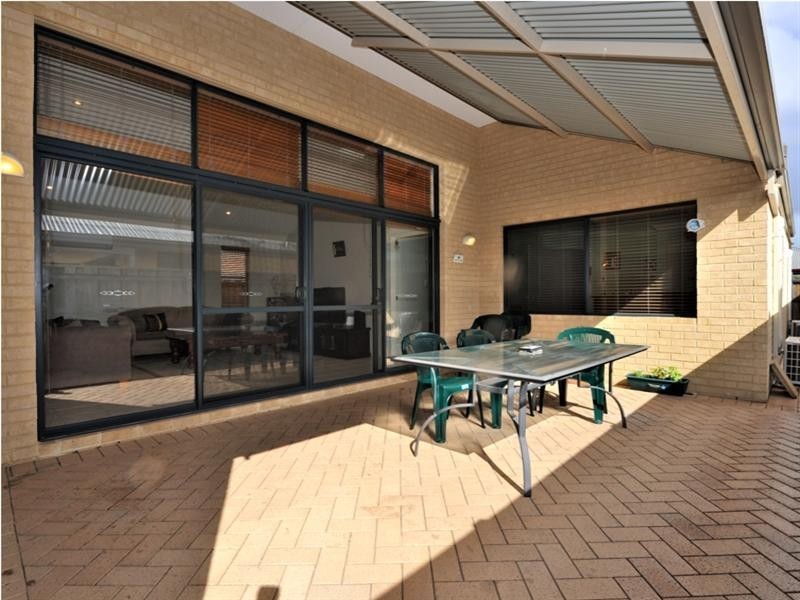 2/133 Coolamon Boulevard, Ellenbrook WA 6069