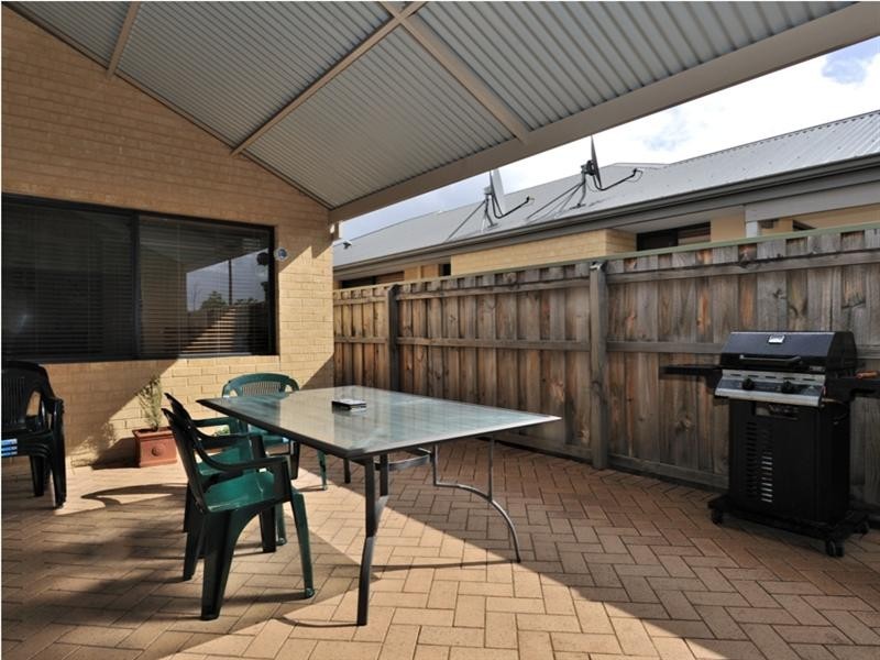2/133 Coolamon Boulevard, Ellenbrook WA 6069