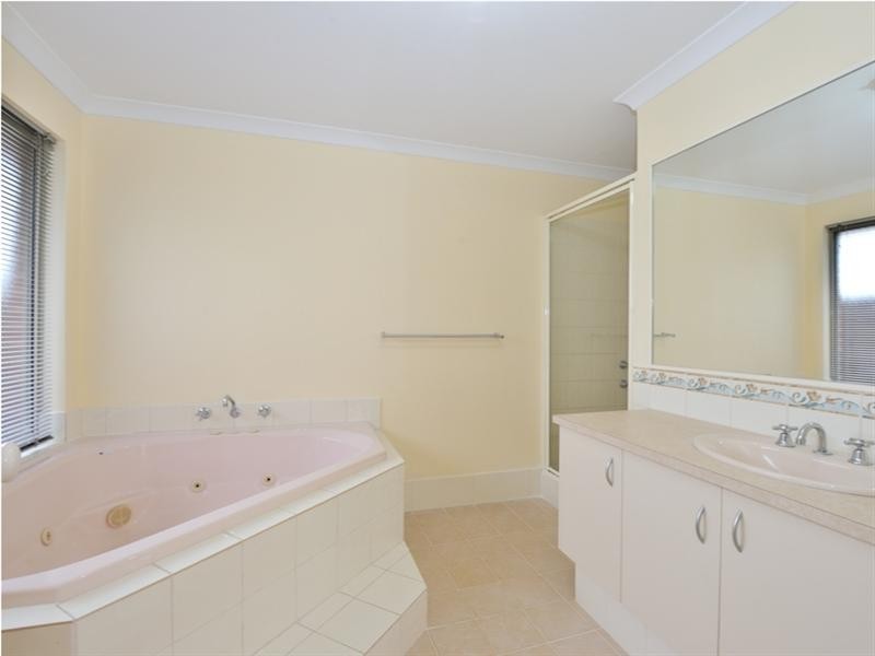 10 Clio Lane, Ellenbrook WA 6069