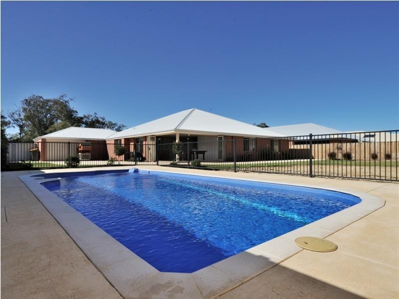 15 Tatton Way, The Vines WA 6069
