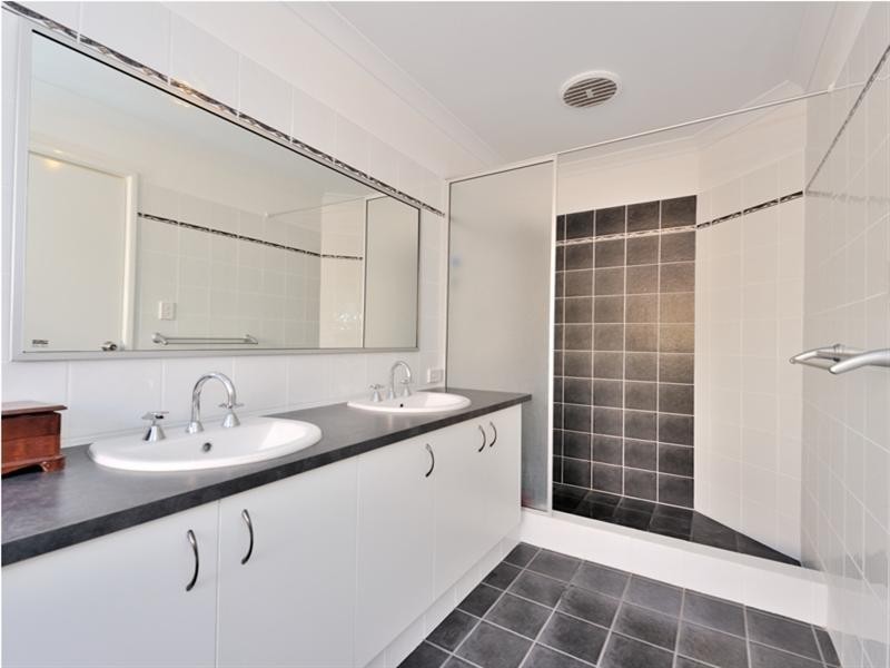 15 Tatton Way, The Vines WA 6069