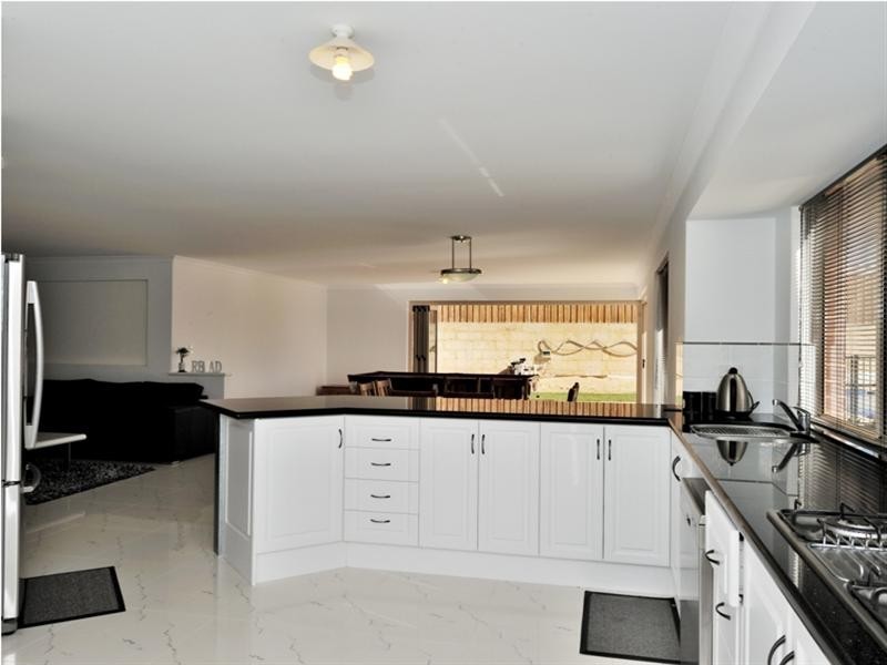 15 Tatton Way, The Vines WA 6069