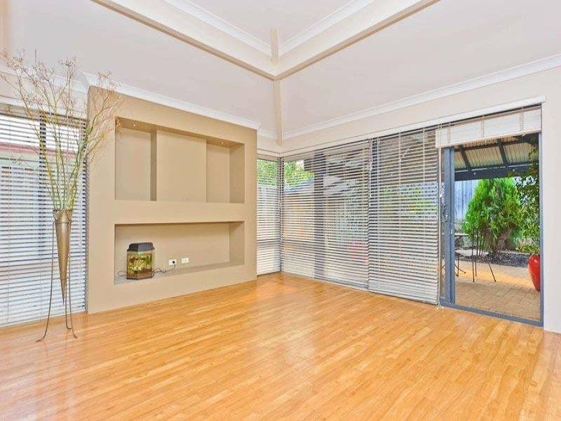 15 Karbar Pass, Ellenbrook WA 6069
