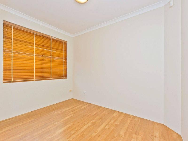15 Karbar Pass, Ellenbrook WA 6069
