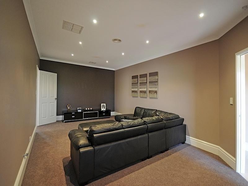 27 Fairview Heights, Ellenbrook WA 6069