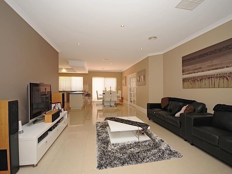 27 Fairview Heights, Ellenbrook WA 6069