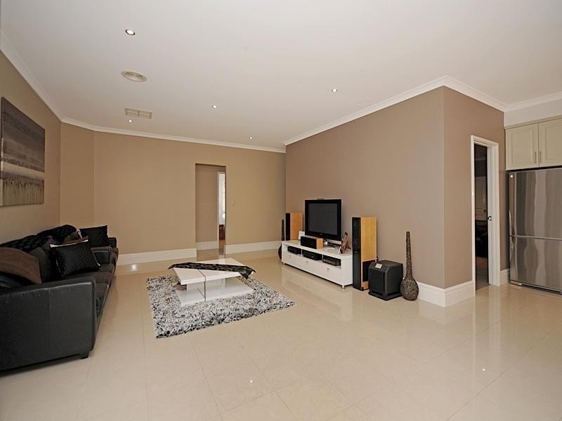 27 Fairview Heights, Ellenbrook WA 6069