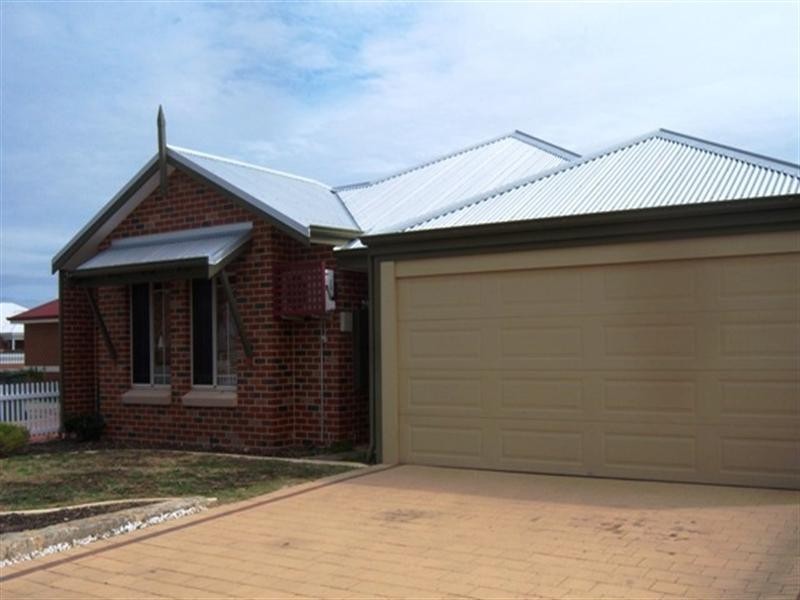 3 Oakhill Heights, Ellenbrook WA 6069