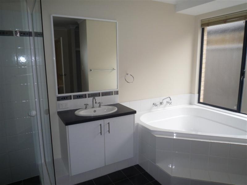 5 Gleeson Entrance, Aveley WA 6069