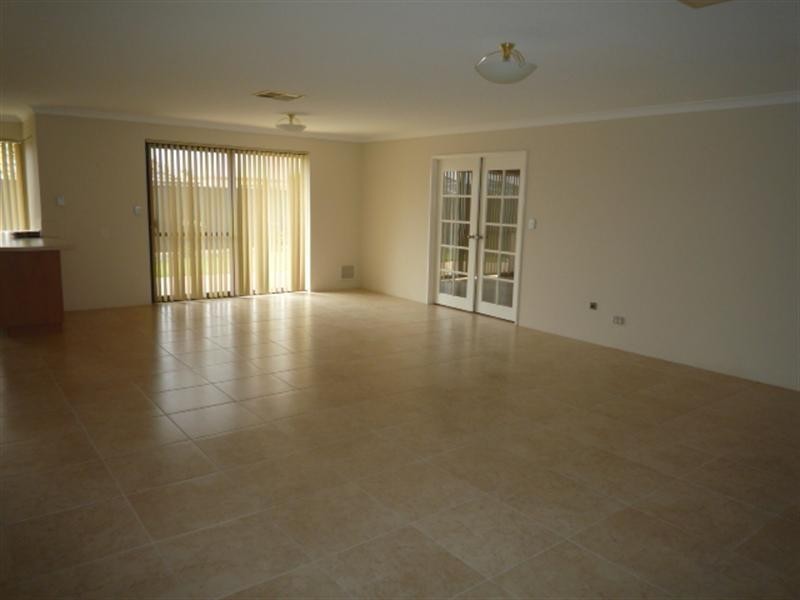 5 Gleeson Entrance, Aveley WA 6069