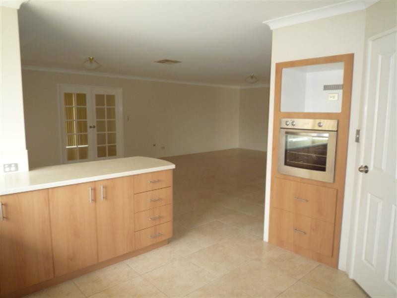 5 Gleeson Entrance, Aveley WA 6069