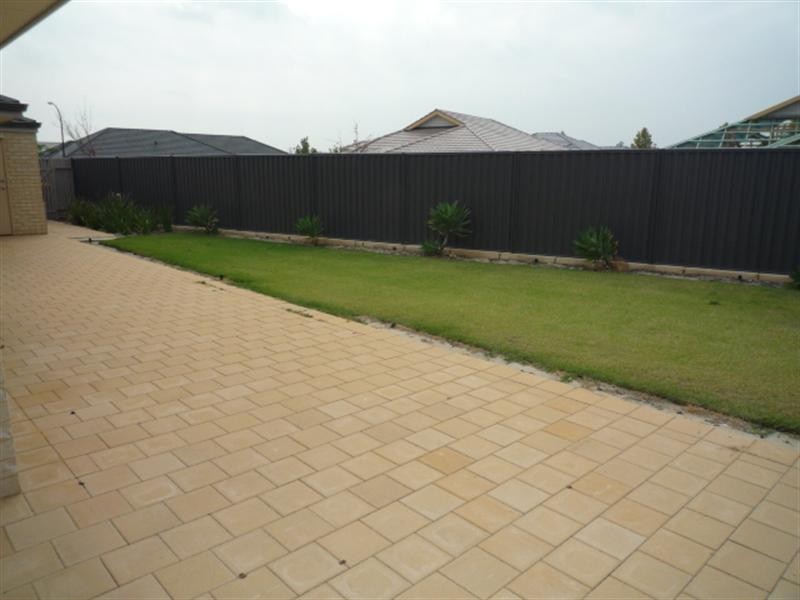 5 Gleeson Entrance, Aveley WA 6069