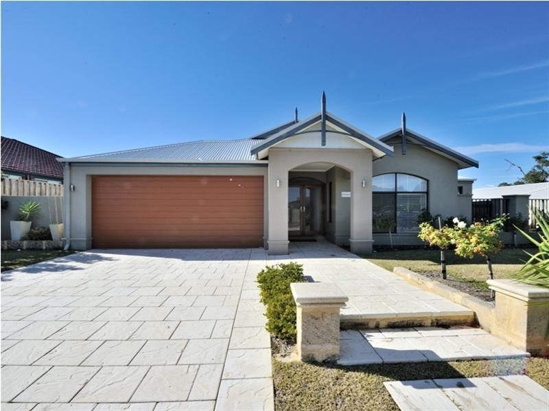 4 Petworth Drive, The Vines WA 6069
