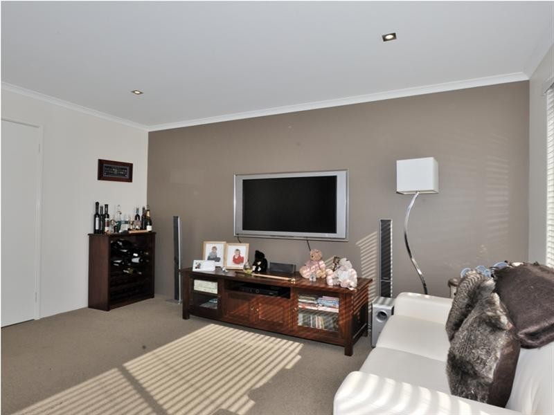 4 Petworth Drive, The Vines WA 6069