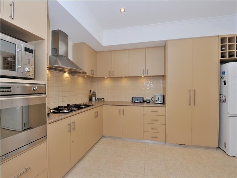 4 Petworth Drive, The Vines WA 6069