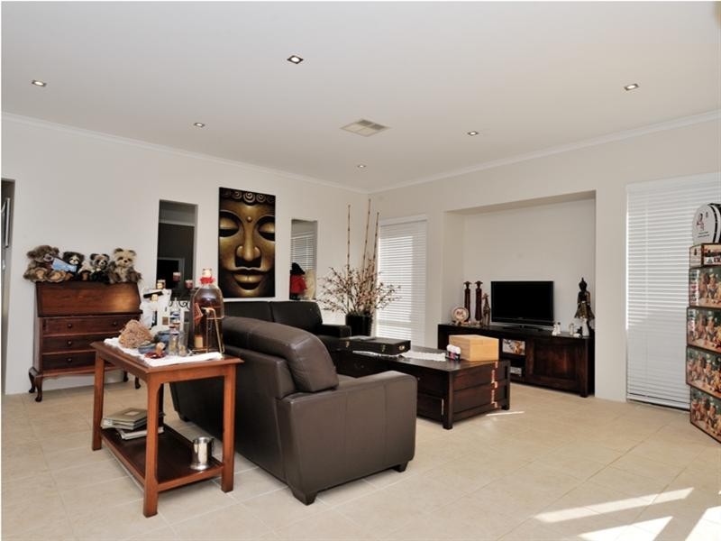 4 Petworth Drive, The Vines WA 6069