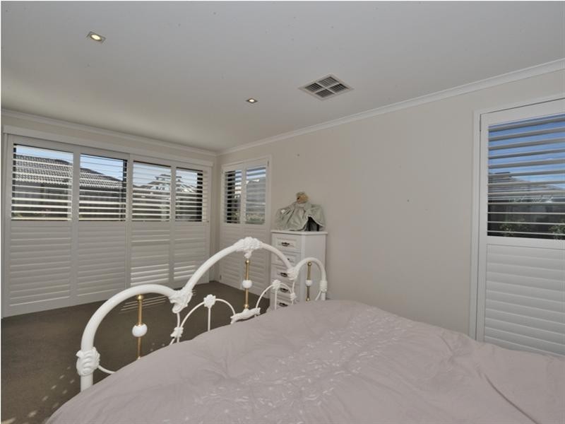 4 Petworth Drive, The Vines WA 6069